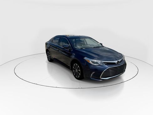 Used 2017 Toyota Avalon XLE Plus FWD image 2