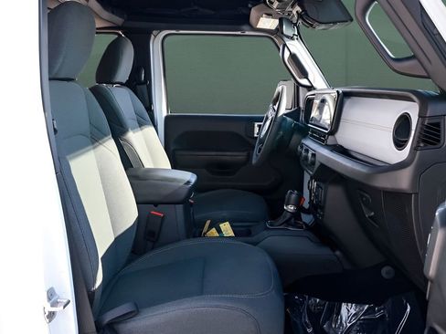 Used 2024 Jeep Wrangler Unlimited w/ Convenience Group image 23