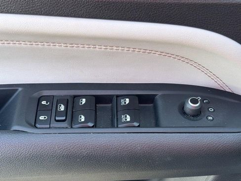 Used 2023 Jeep Compass Limited image 15