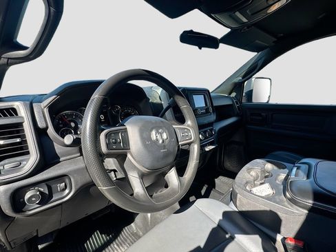 Used 2023 RAM 2500 Tradesman w/ Chrome Appearance Group image 9