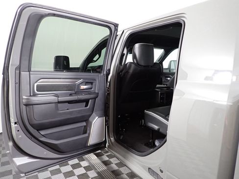 New 2026 RAM 2500 Laramie AWD/4WD image 37