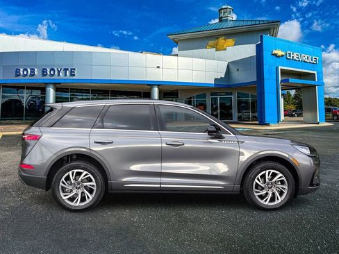 Used 2023 Lincoln Corsair FWD image 2