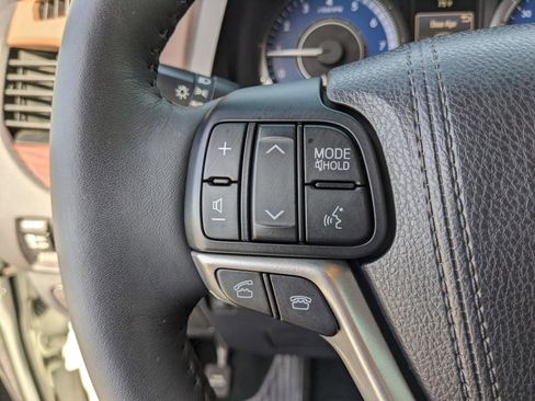 Used 2017 Toyota Sienna Limited image 37