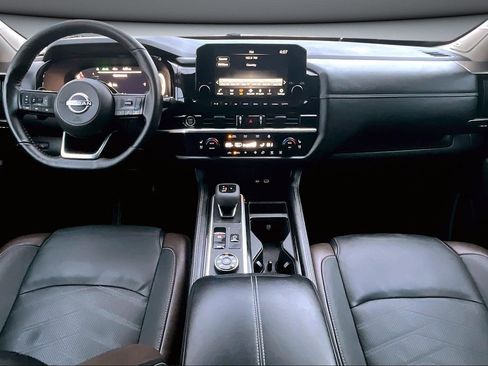 Used 2023 Nissan Pathfinder Platinum image 7