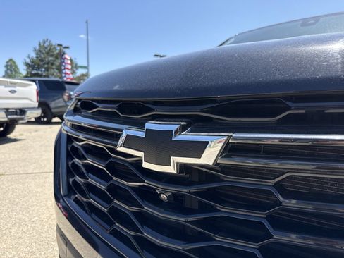 Used 2022 Chevrolet Traverse Premier w/ Redline Edition AWD/4WD image 16