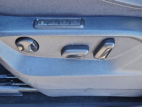 Certified 2022 Volkswagen Tiguan SEL R-Line image 20