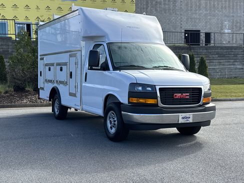 New 2026 GMC Savana 3500 w/ Driver Convenience Package image 2
