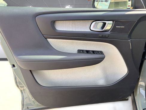 Used 2023 Volvo XC40 B5 Plus w/ Climate Package image 21