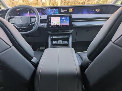 New 2026 Lincoln Nautilus Reserve image 5