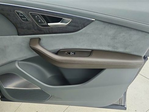 Used 2023 Audi Q8 Prestige w/ Prestige Package image 25