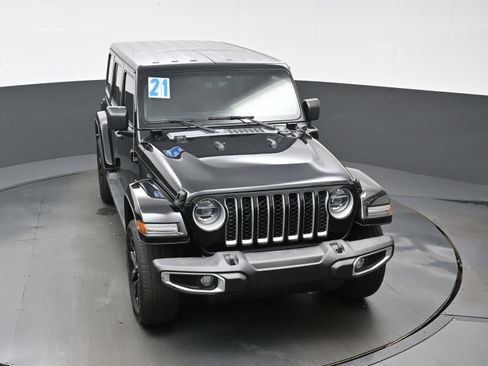 Used 2021 Jeep Wrangler Unlimited Sahara w/ Cold Weather Group AWD/4WD image 41