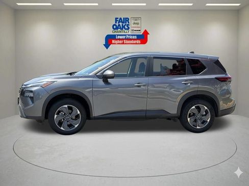 Used 2025 Nissan Rogue SV FWD image 12