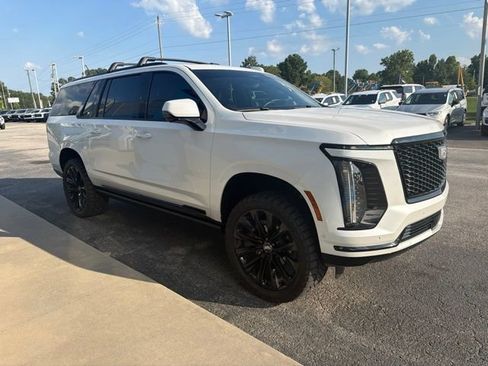 Used 2025 Cadillac Escalade ESV Sport Platinum w/ LPO, ONYX Package AWD/4WD image 10