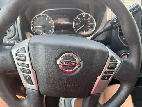 Used 2022 Nissan Titan SV RWD image 21