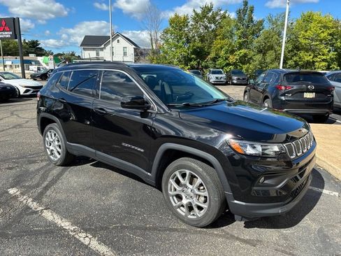 Used 2022 Jeep Compass Latitude w/ Sun and Sound Group AWD/4WD image 7