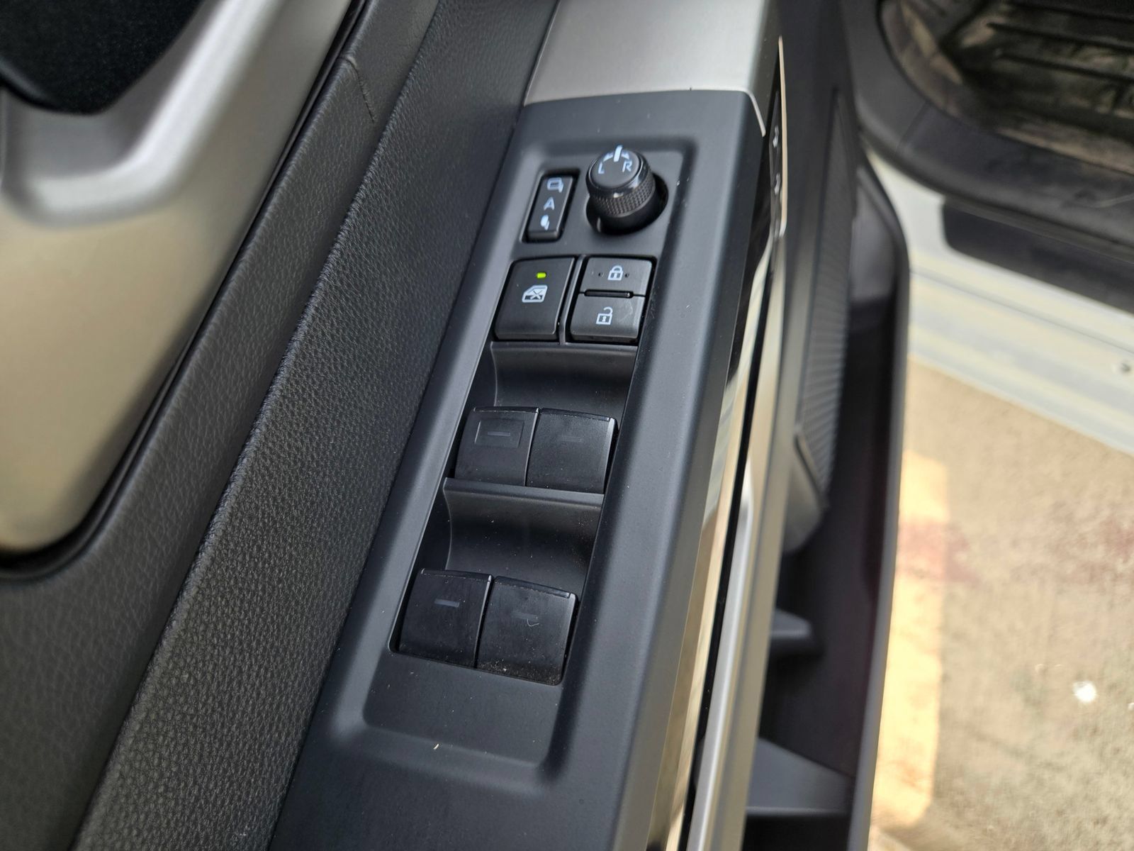 Used 2024 Toyota Tundra Limited w/ Power Package AWD/4WD image 30