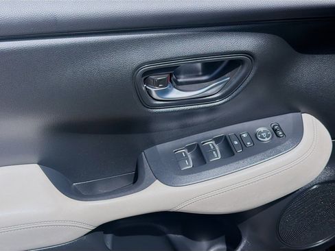 Used 2024 Honda HR-V EX-L image 16