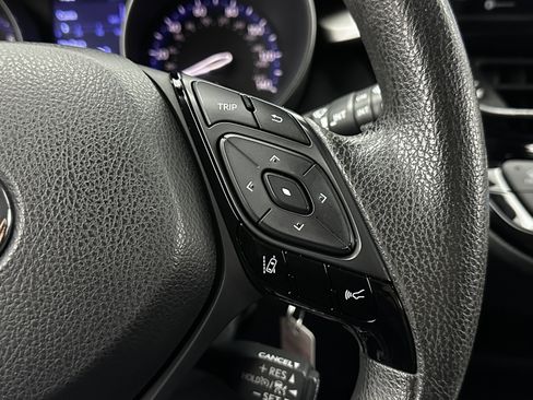 Used 2020 Toyota C-HR LE image 19