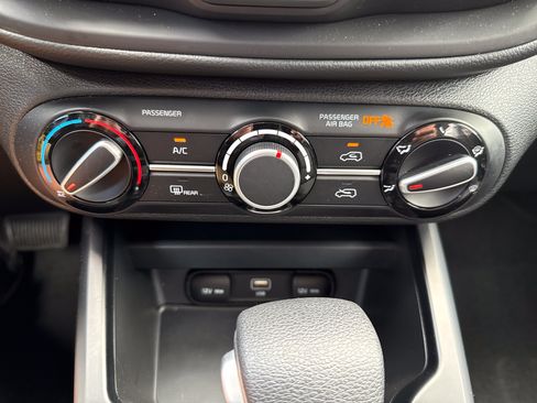 Certified 2025 Kia Soul LX w/ LX Technology Package FWD image 25
