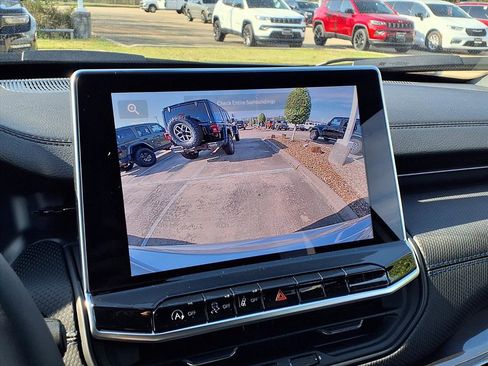 New 2026 Jeep Compass Altitude image 14