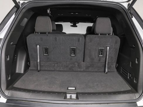 Used 2023 Chevrolet Traverse LT FWD image 42