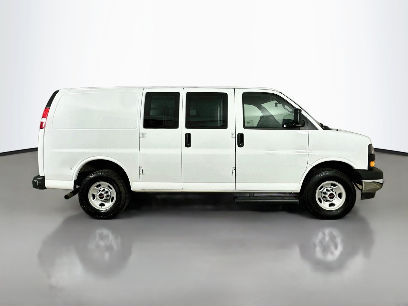 Used 2025 GMC Savana 2500 w/ Enhanced Convenience Package RWD image 4
