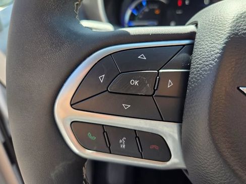 Used 2023 Chrysler Pacifica Touring-L FWD image 22