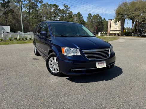 Used 2015 Chrysler Town & Country Touring image 37