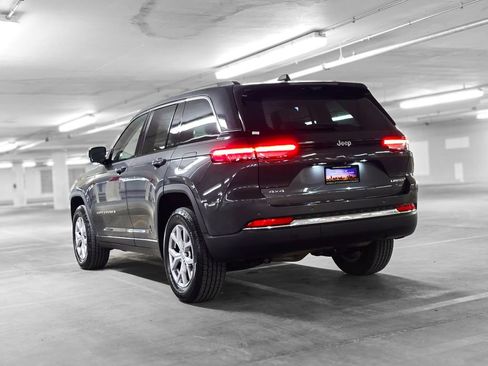 Used 2022 Jeep Grand Cherokee Limited w/ Luxury Tech Group II image 5