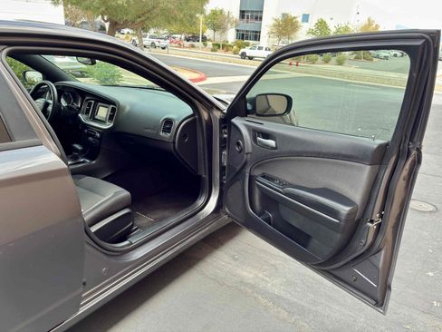 Used 2015 Dodge Charger SE RWD image 40