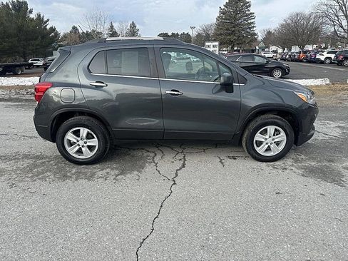 Used 2020 Chevrolet Trax LT w/ LT Convenience Package image 6