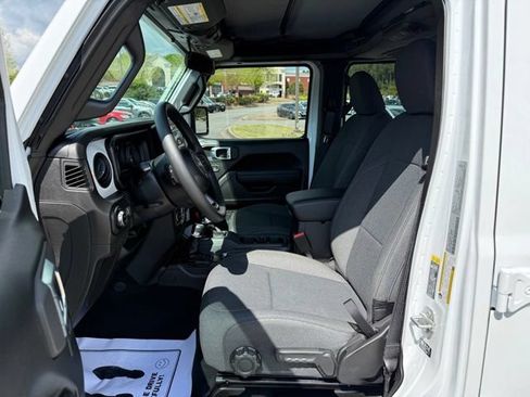 New 2026 Jeep Gladiator Sport AWD/4WD image 13