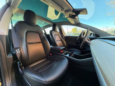 Used 2019 Tesla Model 3 Standard Range Plus image 5