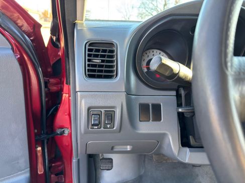 Used 2004 Nissan Frontier XE w/ (PWR) XE Pwr Pkg AWD/4WD image 13