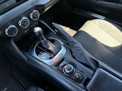 Used 2022 MAZDA MX-5 Miata Grand Touring w/ Weather Package RWD image 19