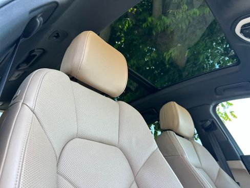 Certified 2023 Porsche Macan S AWD/4WD image 18