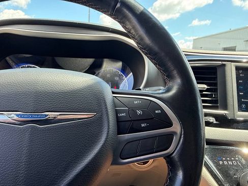 Used 2020 Chrysler Pacifica Touring-L FWD image 19