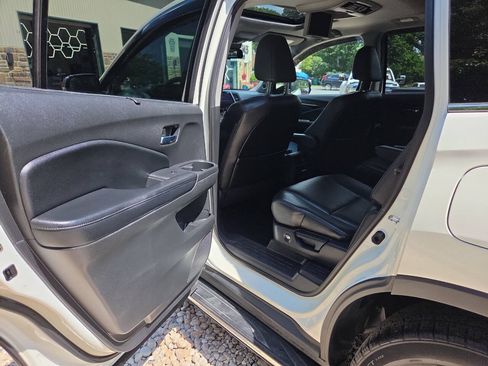 Used 2017 Honda Pilot Elite image 15