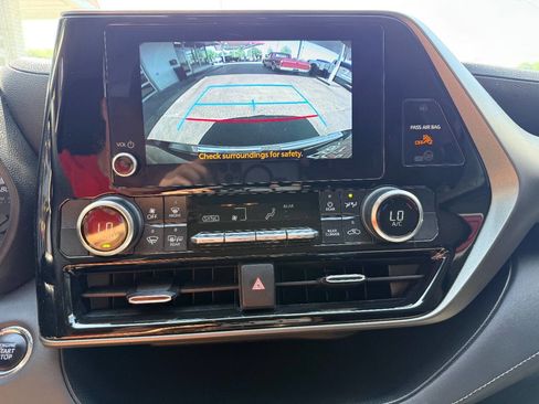 Used 2023 Toyota Highlander L FWD image 25