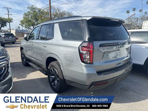 Used 2024 Chevrolet Tahoe Z71 w/ Luxury Package image 3