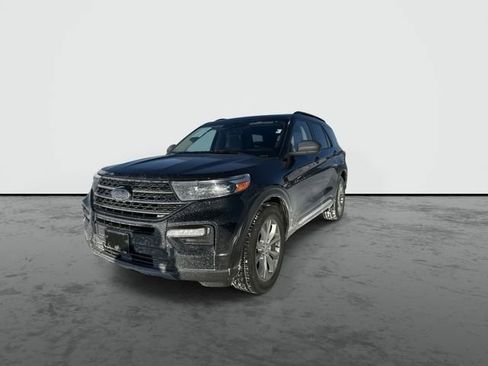 Used 2020 Ford Explorer XLT w/ Equipment Group 202A image 3