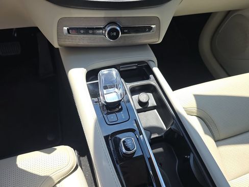 Certified 2024 Volvo XC90 B6 Ultimate AWD/4WD image 31