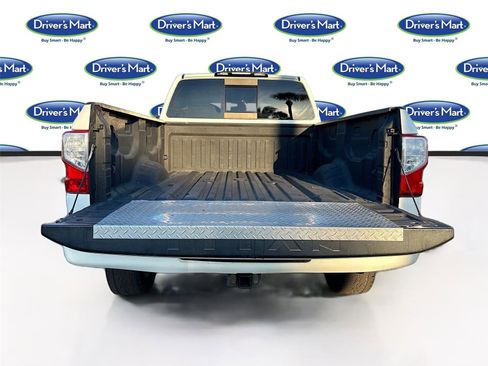 Used 2017 Nissan Titan SV image 28