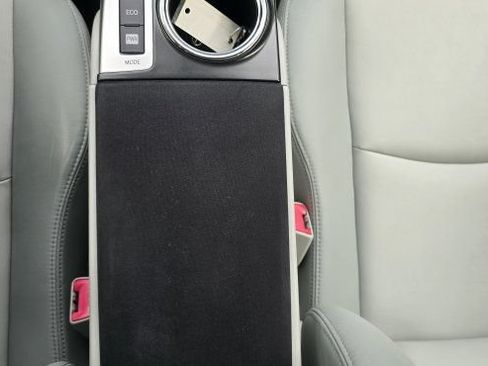 Used 2012 Toyota Prius V Five FWD image 23