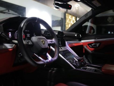 Used 2021 Lamborghini Urus AWD/4WD image 11