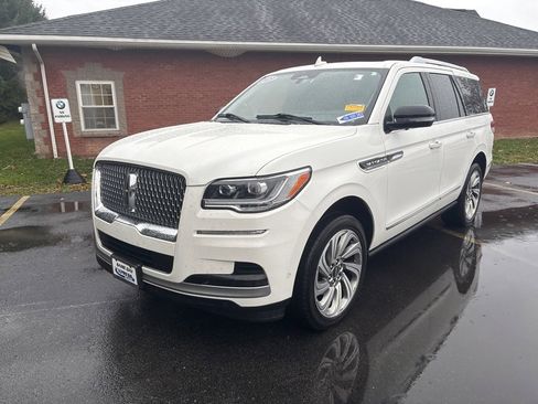 Used 2023 Lincoln Navigator Reserve image 4