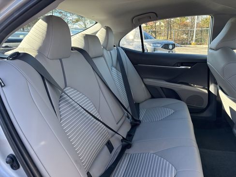 Used 2024 Toyota Camry SE image 15