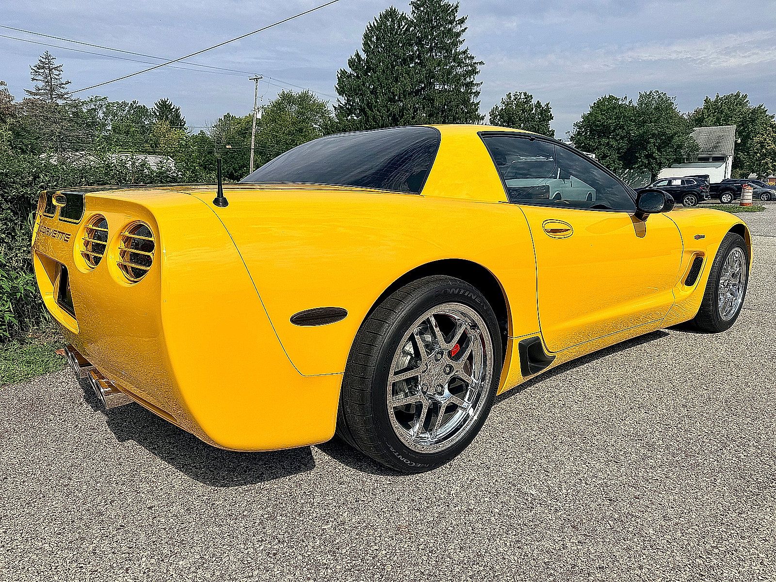 Used 2004 Chevrolet Corvette Z06 w/ Memory Package RWD image 4