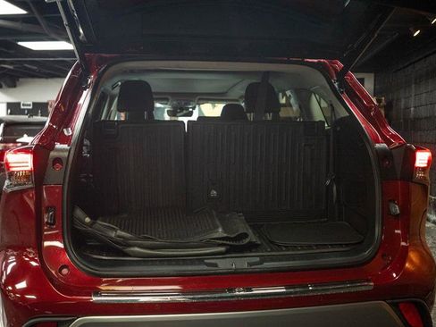 Used 2022 Toyota Highlander Platinum FWD image 7