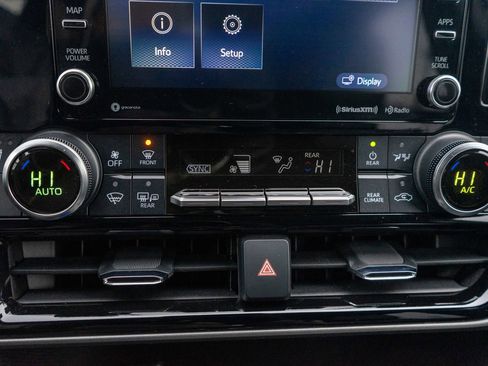 Used 2022 Toyota Highlander XLE image 20